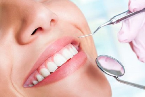 Răng sứ có bị sâu không sau khi bọc răng?